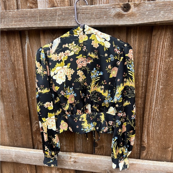 ZARA FLORAL WOMEN'S BLOUSE SIZE SMALL AND MEDIUM NWT CROP TIE WAIST - Picture 3 of 11